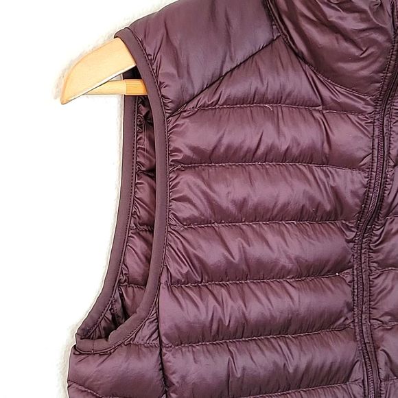 UNIQLO Purple Down Puffer Vest size XS Warm Lightweight Zipper Pockets - Picture 5 of 15